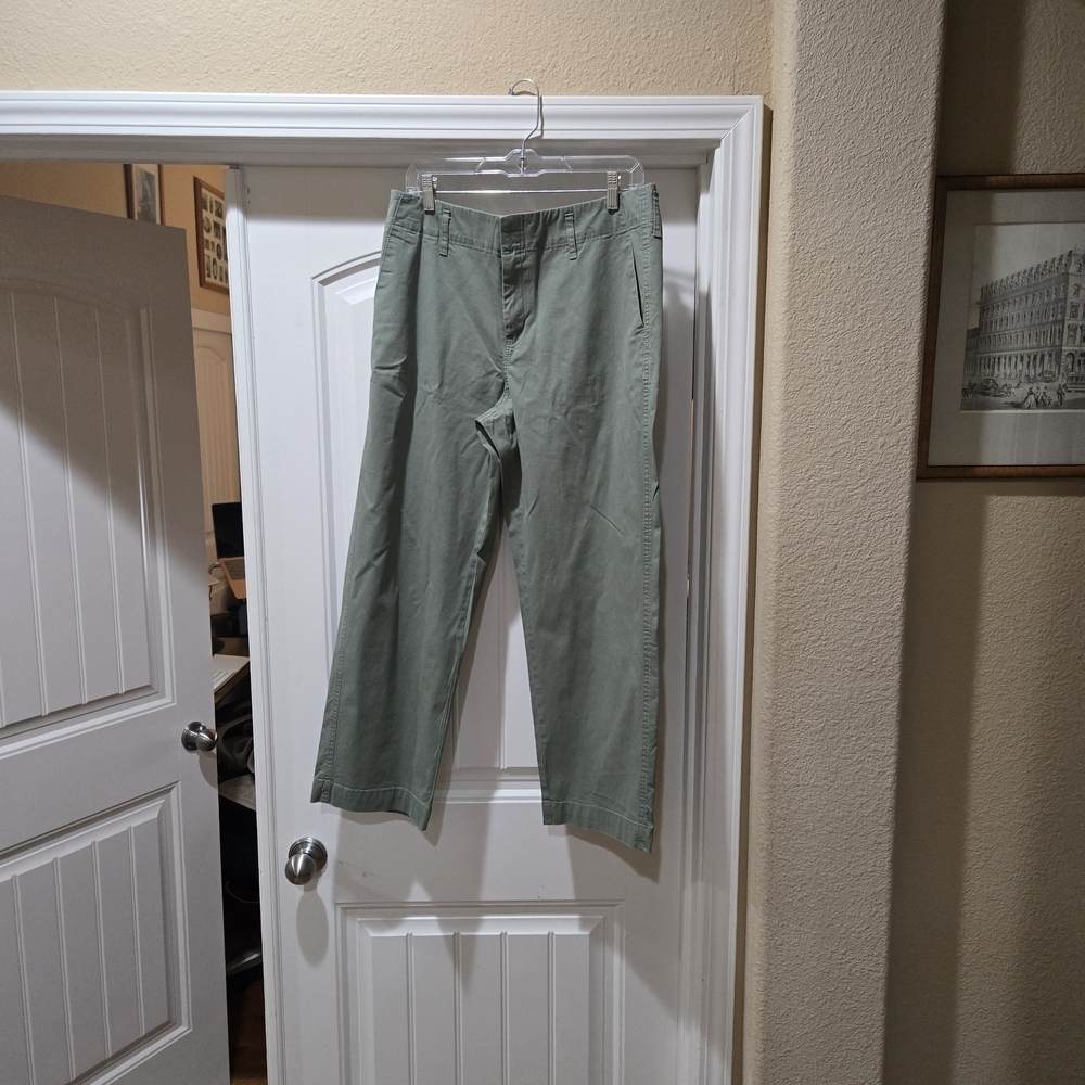 a new day Women's Sage Crop Chinos Size 12 EUC